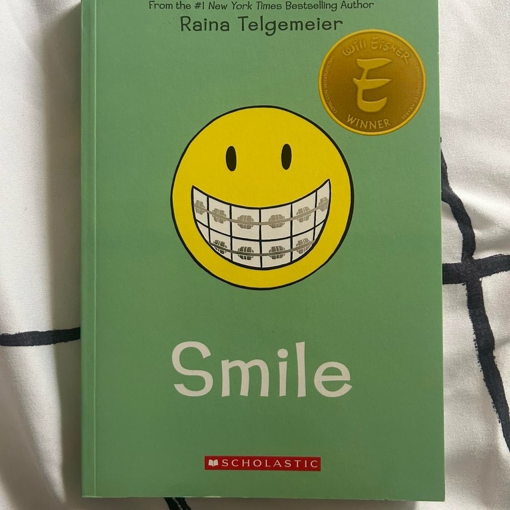 Scholastic Green 'Smile' Graphic Novel with Gold Emblem